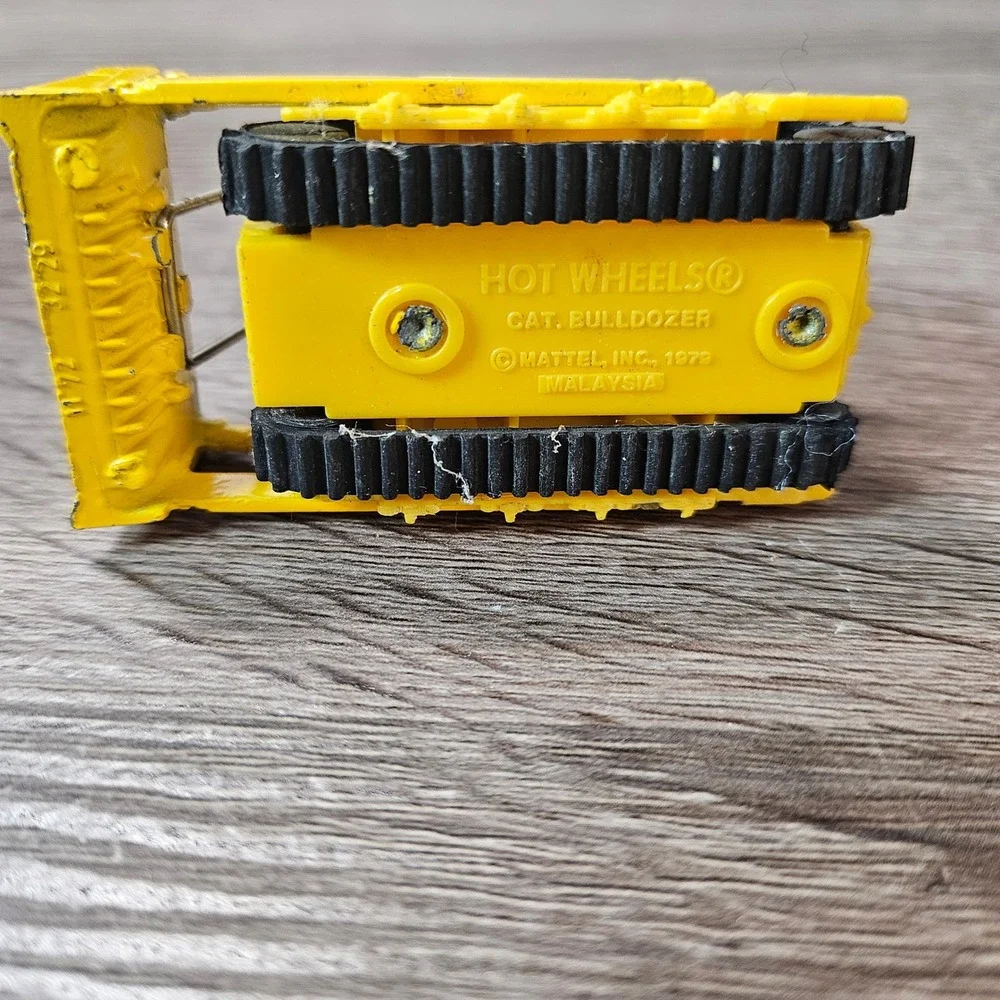 Hot Wheels 1979 Cat Bulldozer Yellow Diecast Construction Vehicle
